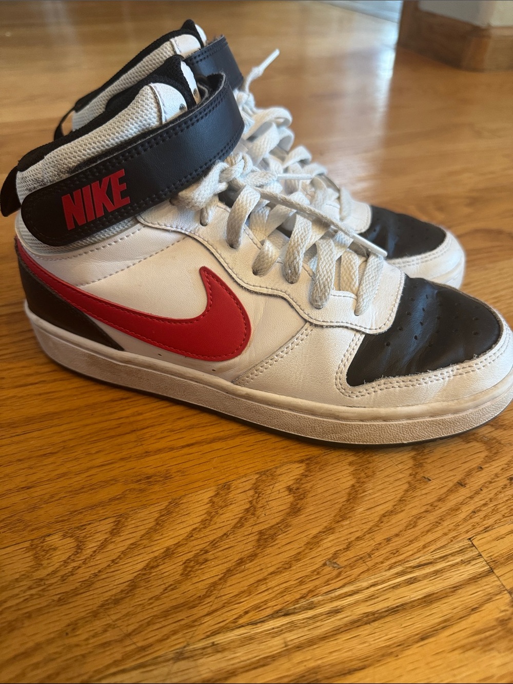Nike Kids Mid-Top Sneakers in White, Black & Red - 5Y lightly used